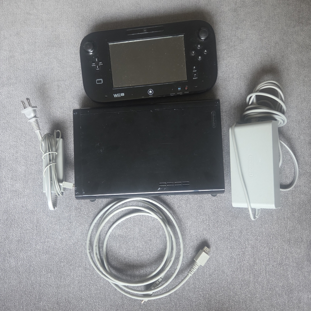 Nintendo Wii U Console with Super Mario 3D World - Black and Blue - Picture 2 of 3
